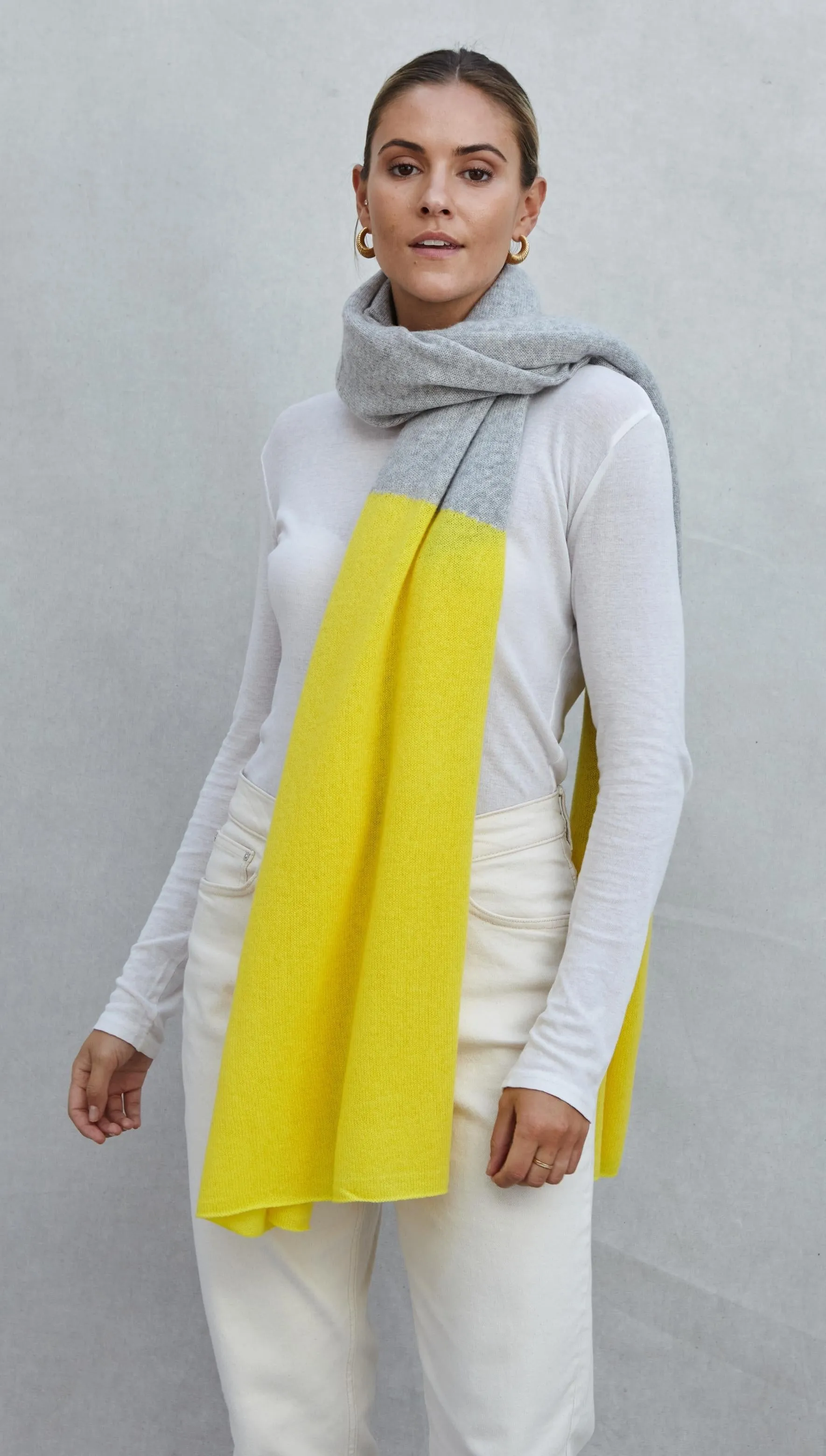 CASHMERE TRAVEL WRAP - LIGHT GREY MELANGE   CANARY