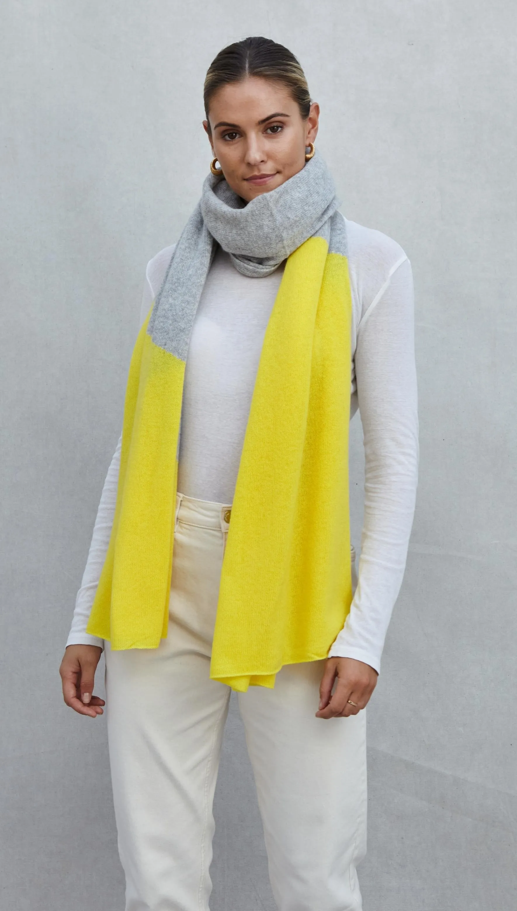 CASHMERE TRAVEL WRAP - LIGHT GREY MELANGE   CANARY