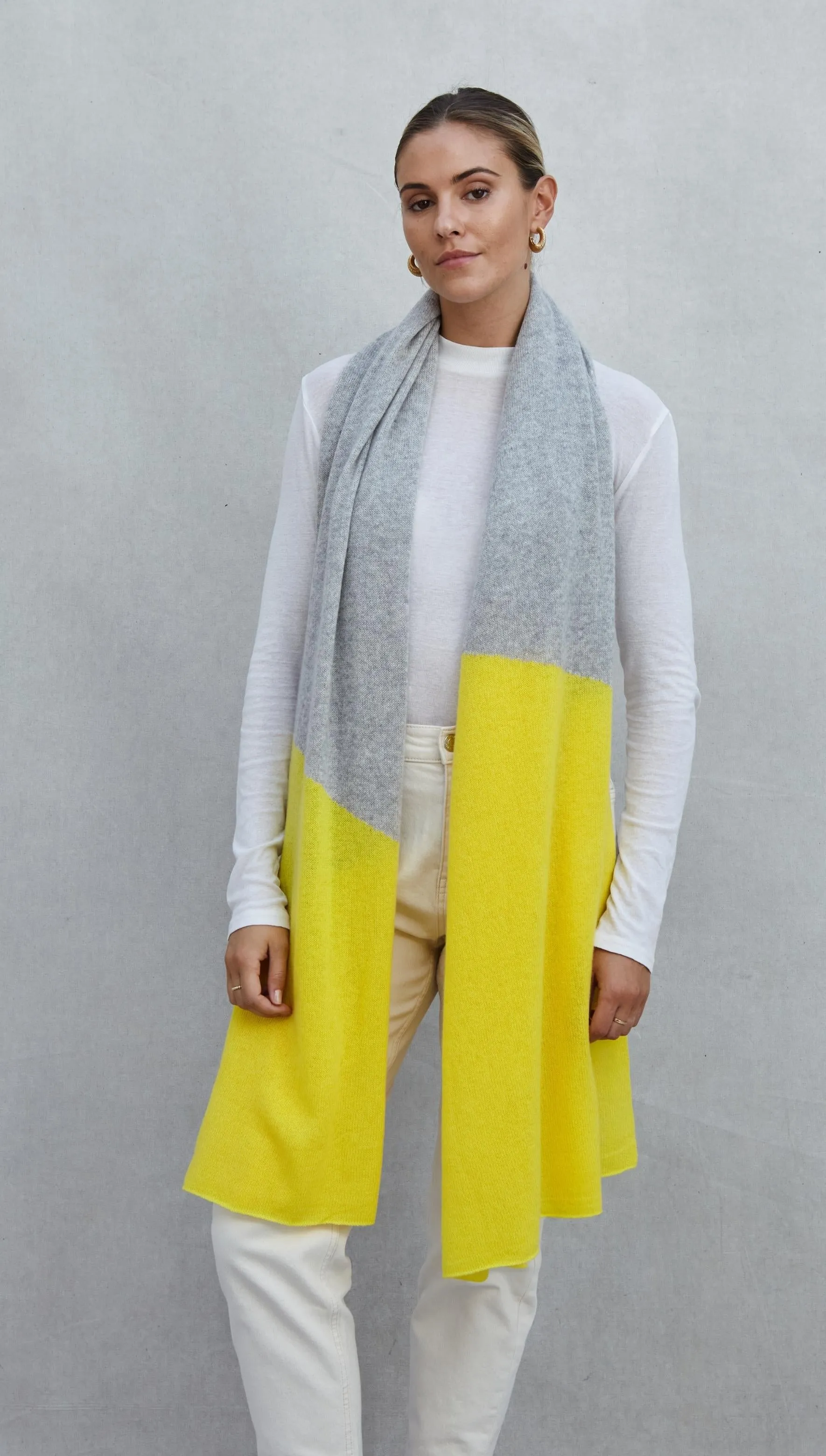 CASHMERE TRAVEL WRAP - LIGHT GREY MELANGE   CANARY