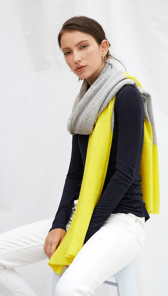 CASHMERE TRAVEL WRAP - LIGHT GREY MELANGE   CANARY